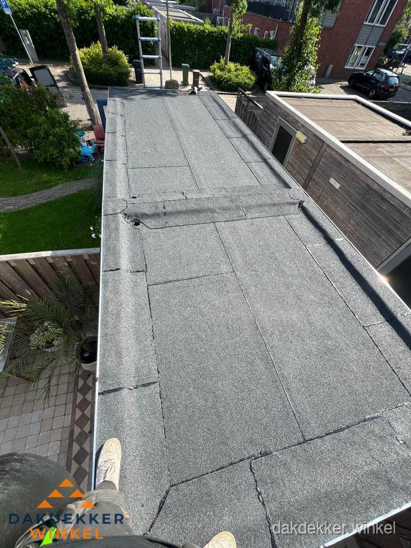 Bitumen plat dak rijtjeswoning vanuit dakdekker perspectief in Winkel Bitumen plat dak rijtjeswoning vanuit dakdekker perspectief in Winkel