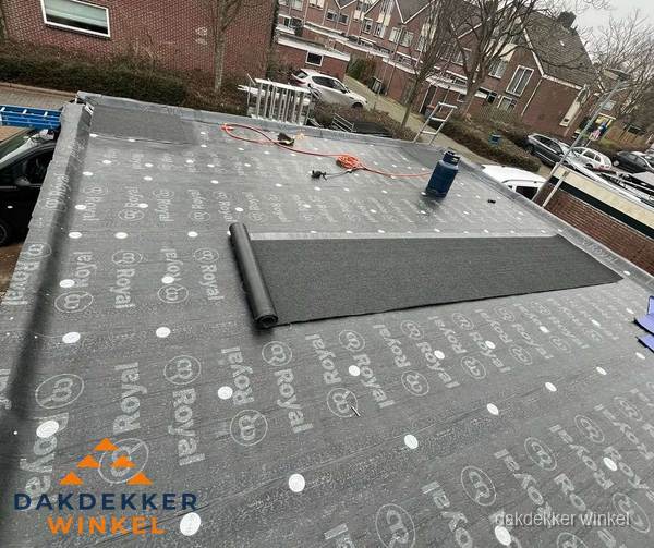 Dakrenovatie plat dak met bitumen dakbedekking in Winkel Dakrenovatie plat dak met bitumen dakbedekking in Winkel