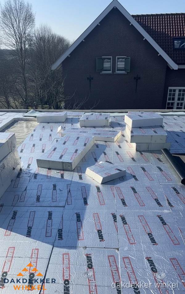 IKO PIR isolatieplaten op plat dak in Winkel IKO PIR isolatieplaten op plat dak in Winkel