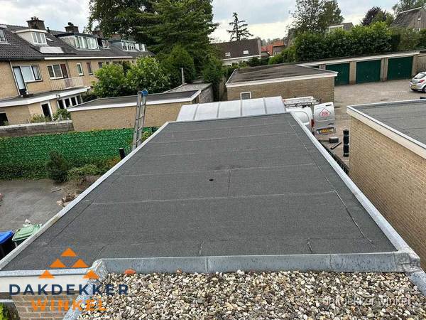 Dakinspectie plat dak na renovatie in Winkel