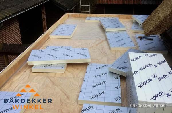 PIR isolatieplaten leggen op plat dak in Winkel PIR isolatieplaten leggen op plat dak in Winkel