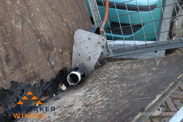 Dakdekkers gasbrander voor bitumen werkzaamheden in Winkel